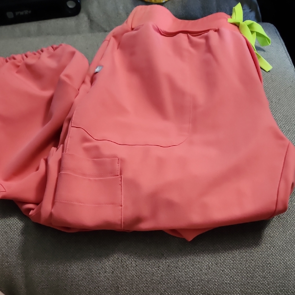 Figs Joggers In Hot Coral